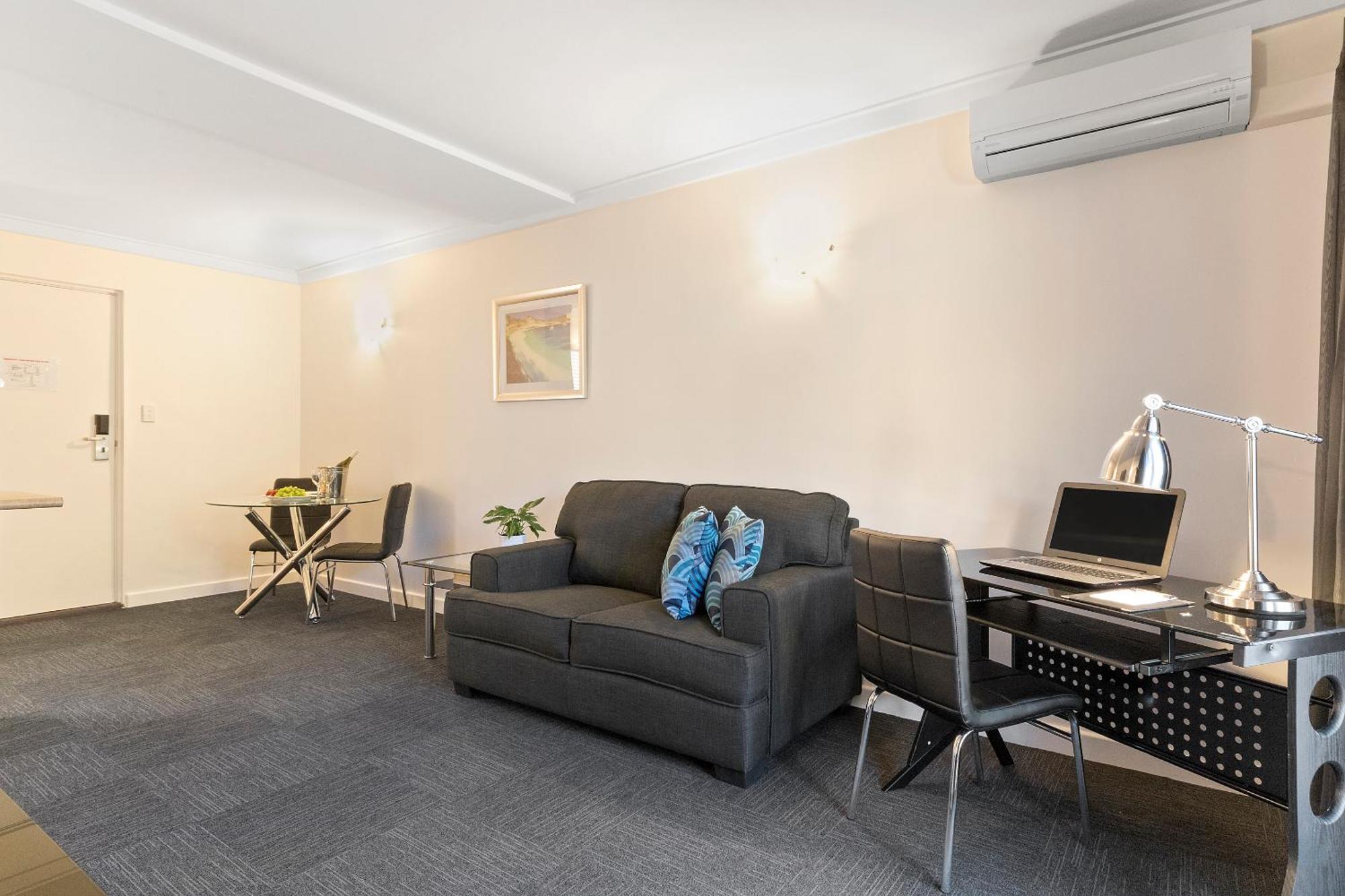 The Peninsula Riverside Serviced Aparthotel 4*